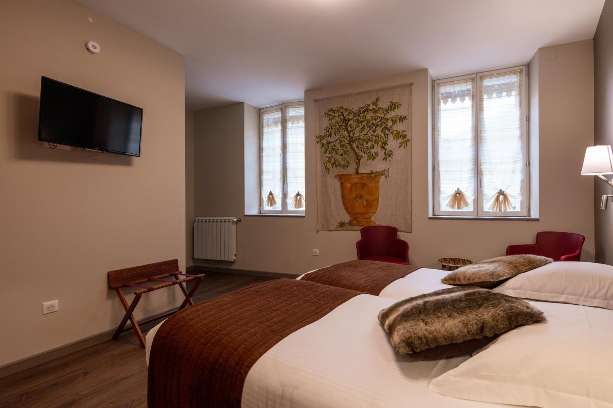 Logis Hotel Restaurant De La Paix Lodeve Luaran gambar