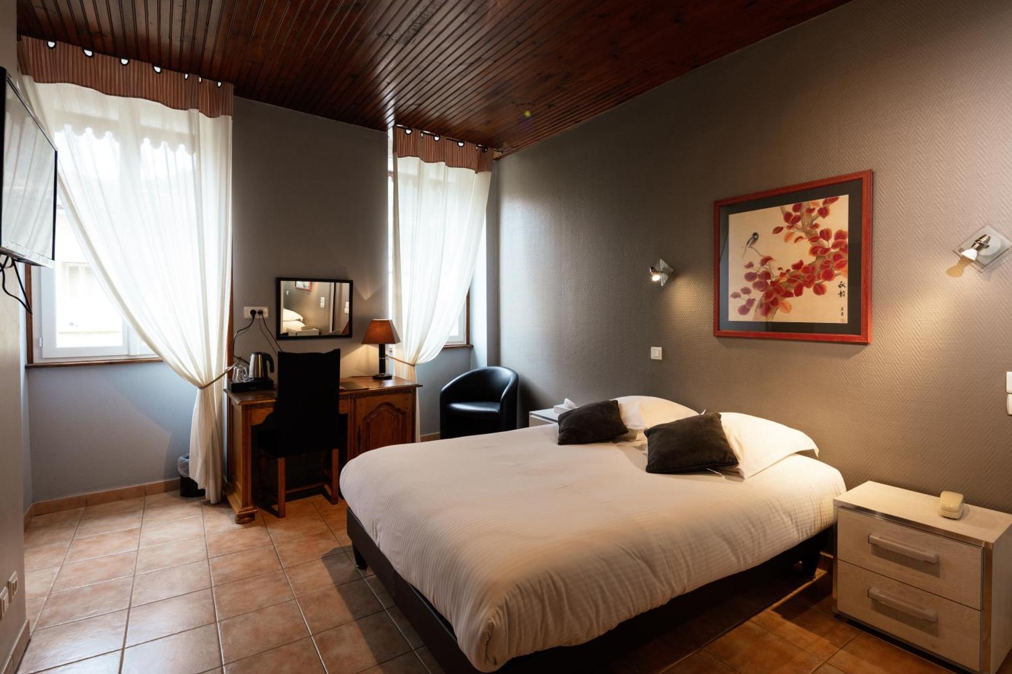 Logis Hotel Restaurant De La Paix Lodeve Luaran gambar