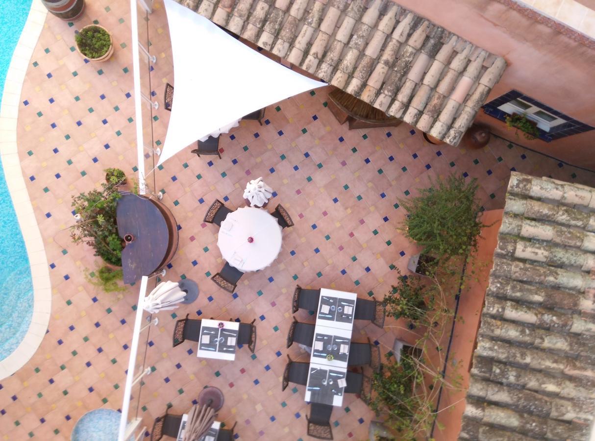 Logis Hotel Restaurant De La Paix Lodeve Luaran gambar