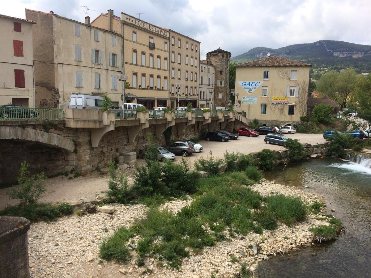 Logis Hotel Restaurant De La Paix Lodeve Luaran gambar