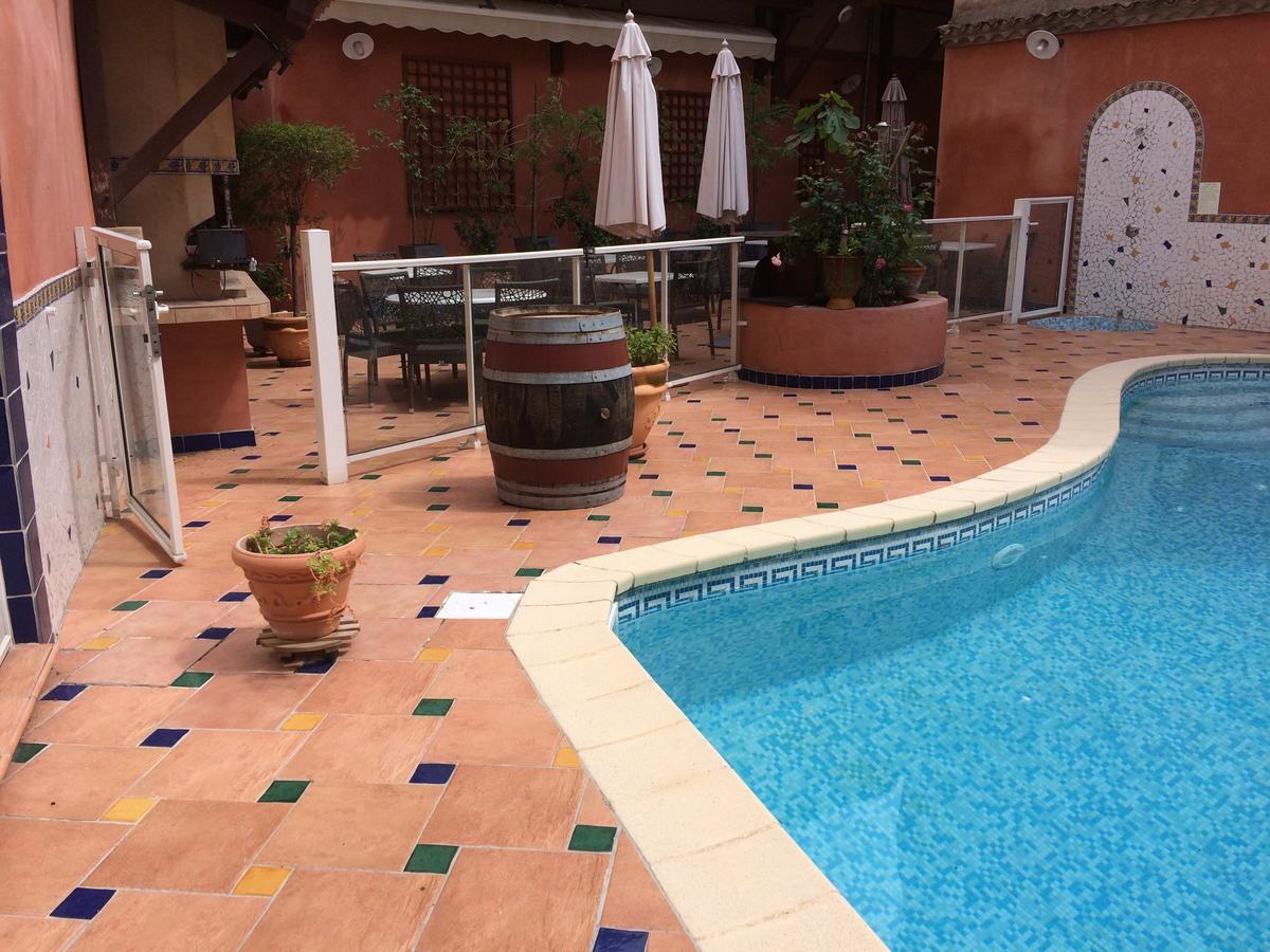 Logis Hotel Restaurant De La Paix Lodeve Luaran gambar