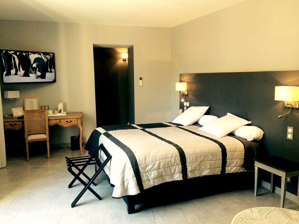 Logis Hotel Restaurant De La Paix Lodeve Luaran gambar