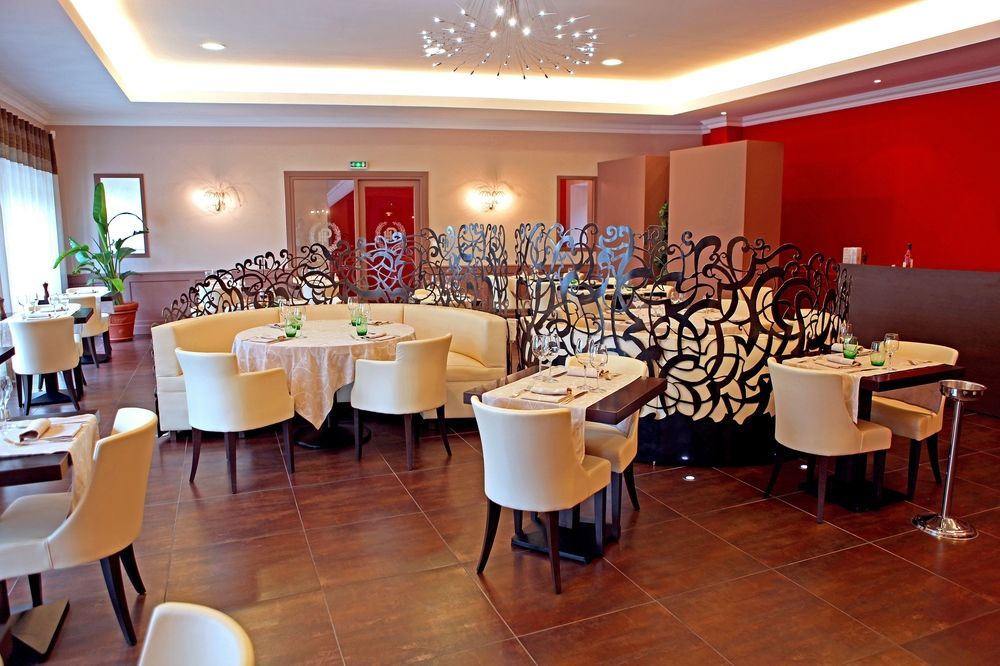 Logis Hotel Restaurant De La Paix Lodeve Luaran gambar