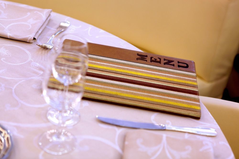 Logis Hotel Restaurant De La Paix Lodeve Luaran gambar