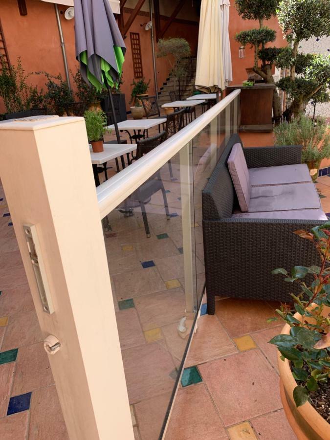 Logis Hotel Restaurant De La Paix Lodeve Luaran gambar