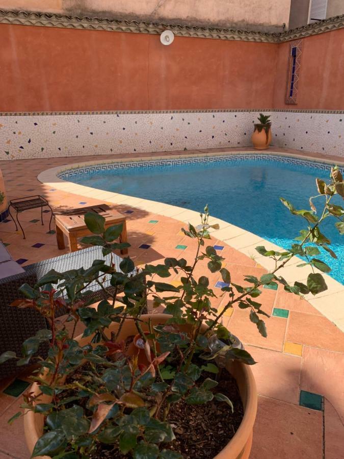 Logis Hotel Restaurant De La Paix Lodeve Luaran gambar